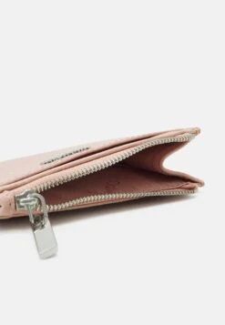 Calvin Klein Monedero - Cafe Au Lait Mono -Tienda De Moda Femenina 012166381a384f2a92c1ffc1ac6b74e7