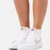 Nike Sportswear Blazer Mid 77 - Zapatillas Altas - White/Pink Oxford/Black/Summit White -Tienda De Moda Femenina 025f8bb5c4274076a9300fcc9c1ed685