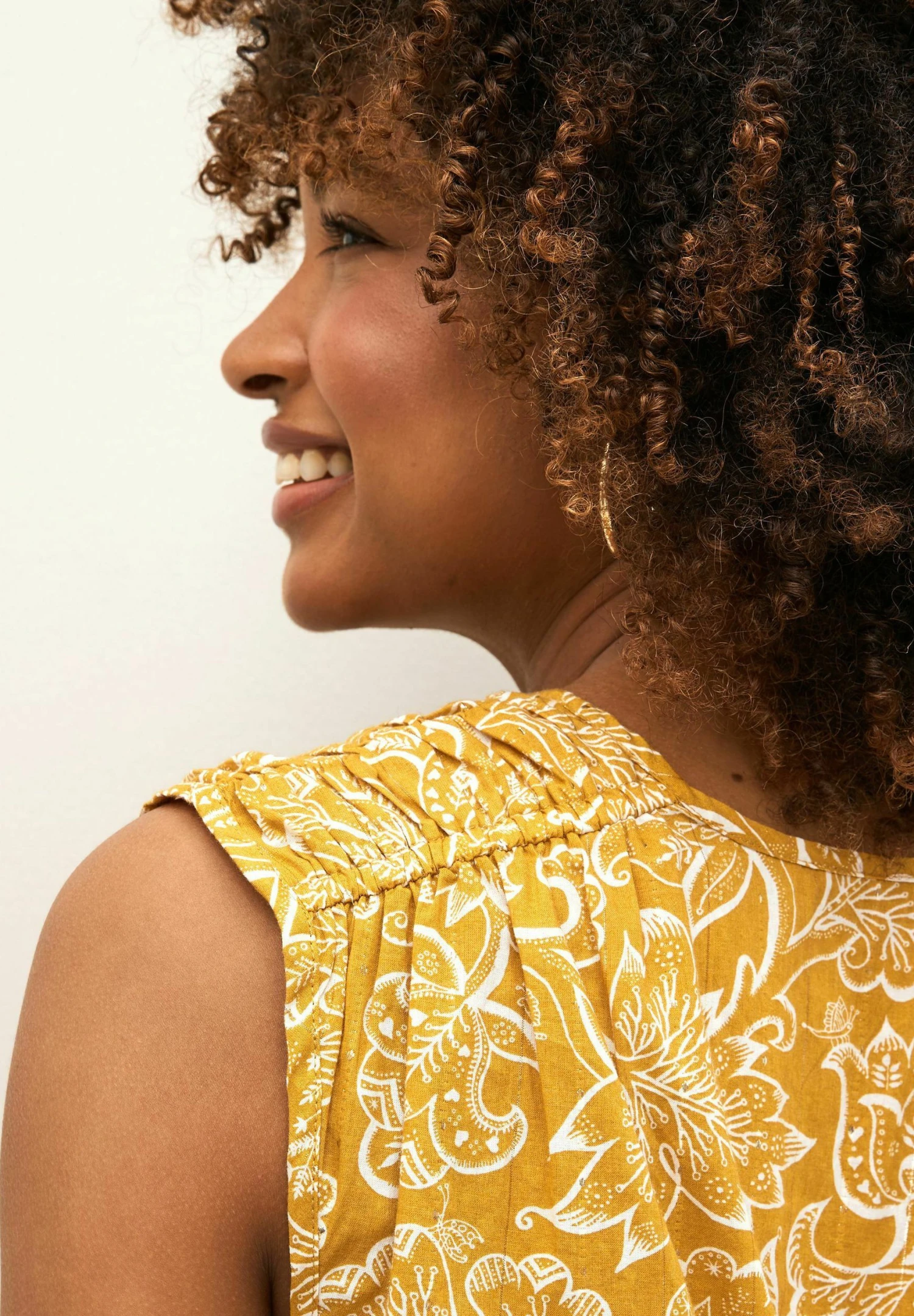 Next V-Neck Sparkle Petite - Blusa - Ochre Yellow Floral 6 Next V-Neck Sparkle Petite - Blusa - Ochre Yellow Floral - Imagen 4