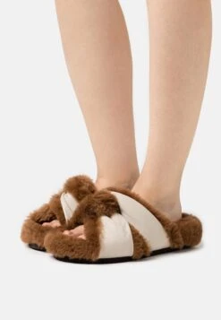 By Malene Birger Moria - Pantuflas - Wood