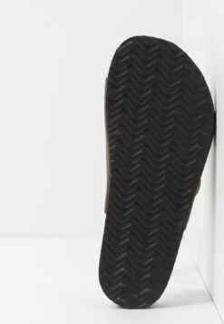 Rex Double Buckle Slide - Pantuflas - Brown 15 Rex Double Buckle Slide - Pantuflas - Brown -Tienda De Moda Femenina 06a30eba3f8d43b698d23ecdb0abb890