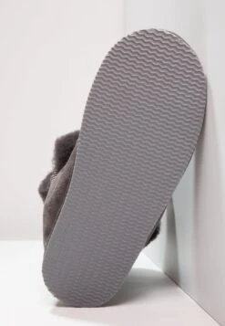 Shepherd Bella - Pantuflas - Asphalt 14 Shepherd Bella - Pantuflas - Asphalt -Tienda De Moda Femenina 080bb61c992642d8acdb112264584172