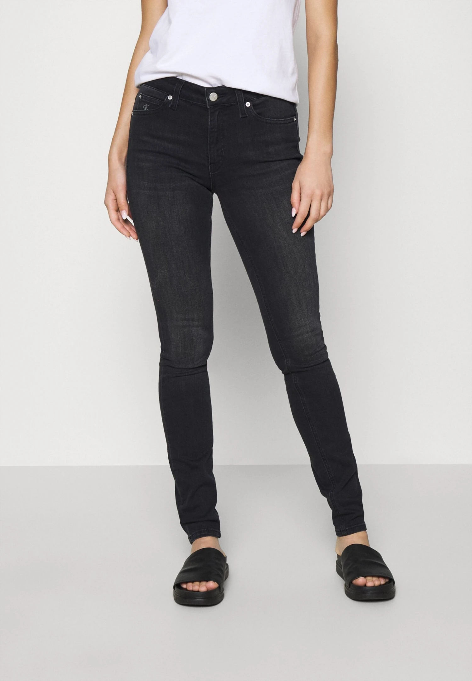Calvin Klein Jeans Mid Rise Skinny - Vaqueros Pitillo - Washed Black 3 Calvin Klein Jeans Mid Rise Skinny - Vaqueros Pitillo - Washed Black