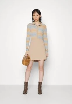 THEORY Minifalda - Beige -Tienda De Moda Femenina 0dcbfc4422f8478b8b1e072bff2c1191