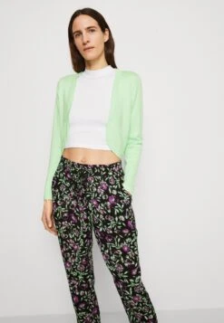 Kaffe Astrid Bolero - Chaqueta De Punto - Paradise Green 11 Kaffe Astrid Bolero - Chaqueta De Punto - Paradise Green -Tienda De Moda Femenina 0eea307cc1bc41ef91a7b82d8c14749e