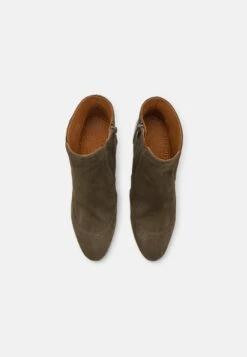 Chie Mihara Eyarci - Botines De Tacón - Military/Iron 13 Chie Mihara Eyarci - Botines De Tacón - Military/Iron -Tienda De Moda Femenina 13492d4e538f42429b2aaeae2bd57a86