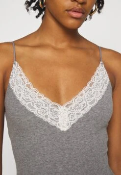 Hollister Co. 3 Pack - Top - White/Grey/Black -Tienda De Moda Femenina 1735105bad7c498a856700bc888d1752