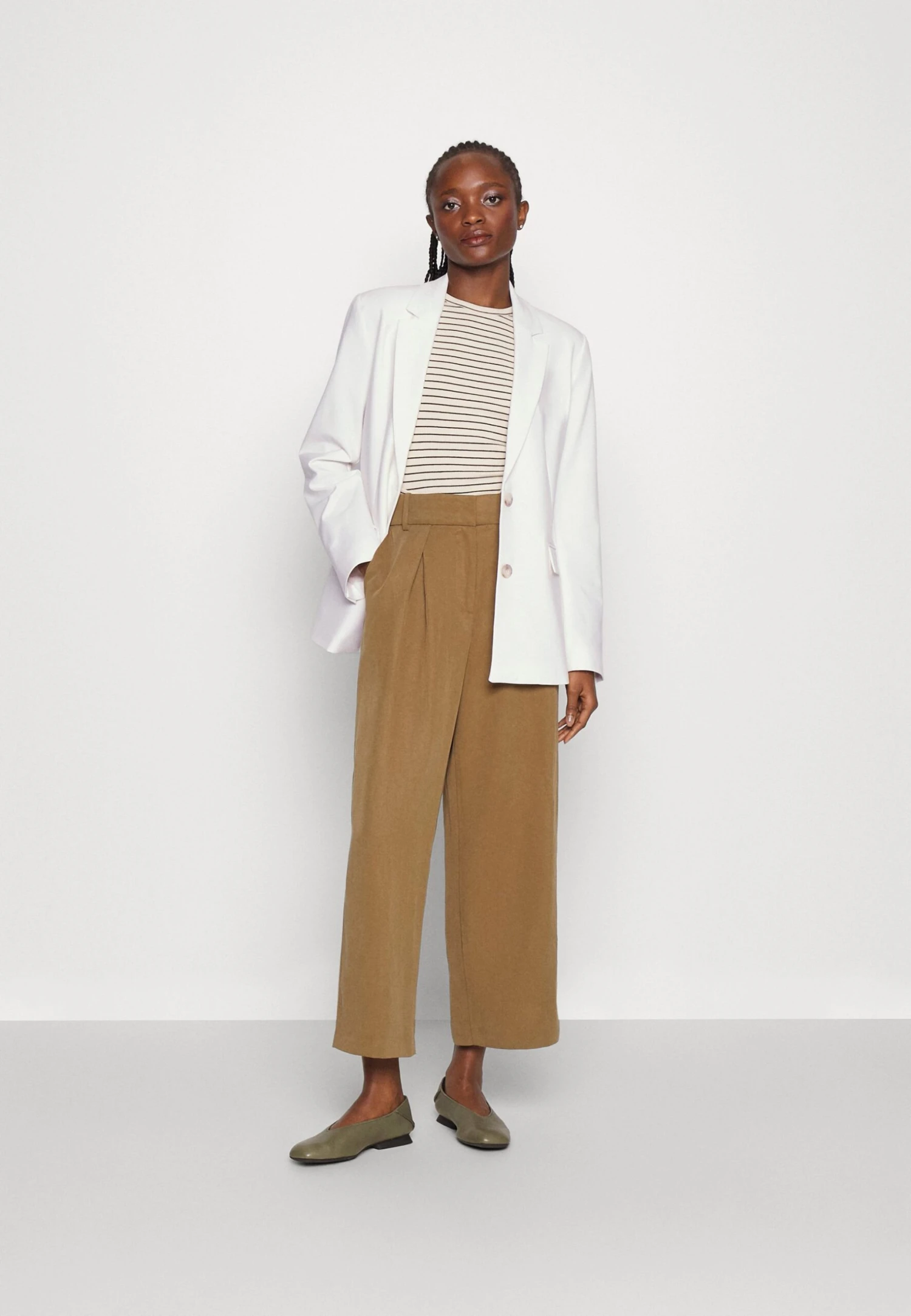 Selected Femme Slfeliana - Blazer - Snow White 4 Selected Femme Slfeliana - Blazer - Snow White - Imagen 2