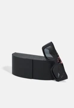 Prada Gafas De Sol - Black 10 Prada Gafas De Sol - Black -Tienda De Moda Femenina 1dd88b16b9ea484690e450aad9f0f46f