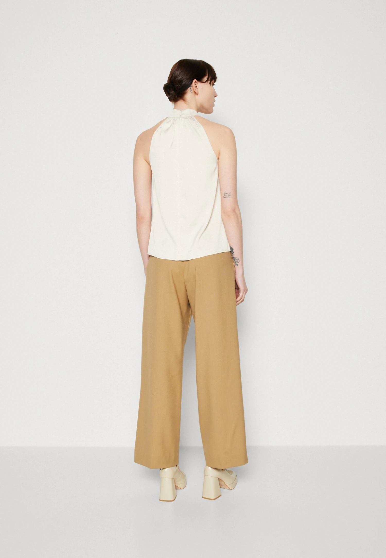 Selected Femme Slfrachelle Halter Neck - Top - Birch 5 Selected Femme Slfrachelle Halter Neck - Top - Birch - Imagen 3