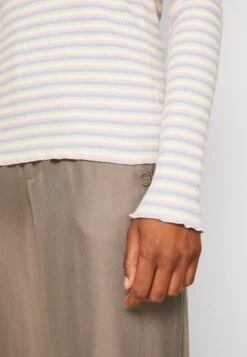 Selected Femme Slfanna Ls Crew Neck Str Noos - Jersey De Punto - Blue Heron/Multi -Tienda De Moda Femenina 2c3a4da887954749b5670956be037c42