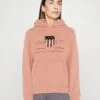 Gant Archive Shield Hoodie - Jersey Con Capucha - Guava Orange -Tienda De Moda Femenina 33ac74e2727d429a98fc3e41ecb7645a