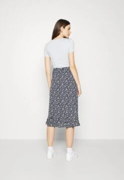 ONLY MATERNITY Olmcarly Flounce Long Skirt - Falda Larga - Night Sky/Cloud Dancer 10 ONLY MATERNITY Olmcarly Flounce Long Skirt - Falda Larga - Night Sky/Cloud Dancer -Tienda De Moda Femenina 35991413dc0f4282b337279f111dca4e