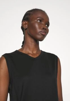 Filippa K V-Neck Tank- Top - Black 15 Filippa K V-Neck Tank- Top - Black -Tienda De Moda Femenina 3bb9a4cc2e234950a44decaa2516e260