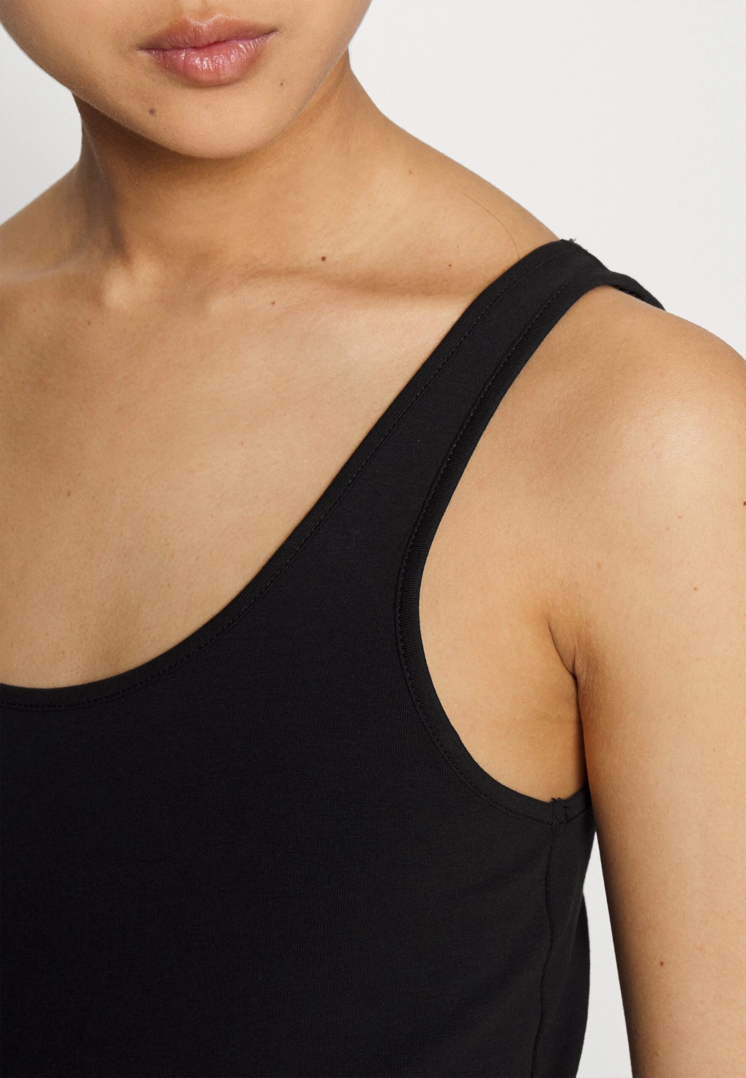 Vero Moda Petite Vmmaxi Soft 2 Pack - Top - Black/Laurel Wreath 8 Vero Moda Petite Vmmaxi Soft 2 Pack - Top - Black/Laurel Wreath - Imagen 6