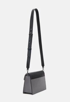 DKNY Millie Shoulder Bag - Bolso De Mano - Light Charcoal/Black 7 DKNY Millie Shoulder Bag - Bolso De Mano - Light Charcoal/Black -Tienda De Moda Femenina 3fce390373284a4bbf1ff8e59d60d86d