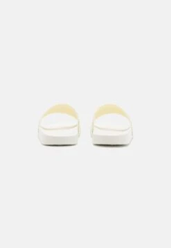 Calvin Klein Pool Slide - Chanclas De Baño - Marshmallow 12 Calvin Klein Pool Slide - Chanclas De Baño - Marshmallow -Tienda De Moda Femenina 4043f8c30e6b4938a497f8d7143c6da5