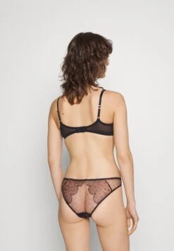 AGENT PROVOCATEUR Sujetador Con Aros - Multi-Coloured -Tienda De Moda Femenina 40dda2fa1f734c8c9027d4ccee76b2e1