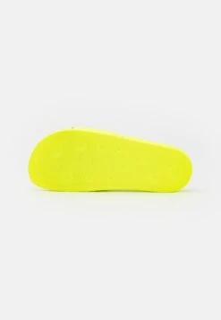 MSGM Chanclas De Baño - Neon Yellow 14 MSGM Chanclas De Baño - Neon Yellow -Tienda De Moda Femenina 42a875aeafa64cff8065a07376c151c2