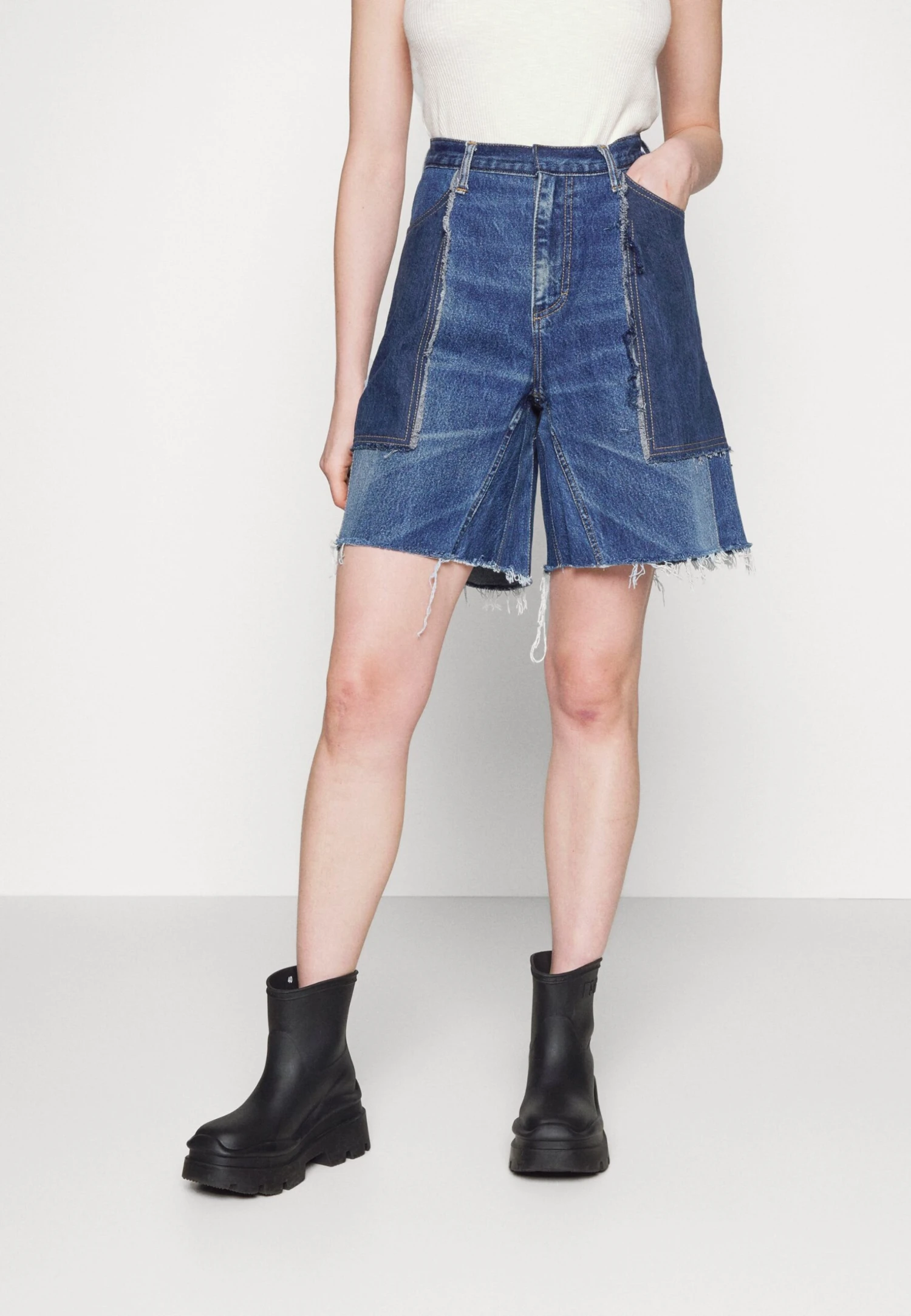 Relaxed Fit Reworked - Shorts Vaqueros - Dark Blue 5 Relaxed Fit Reworked - Shorts Vaqueros - Dark Blue - Imagen 3