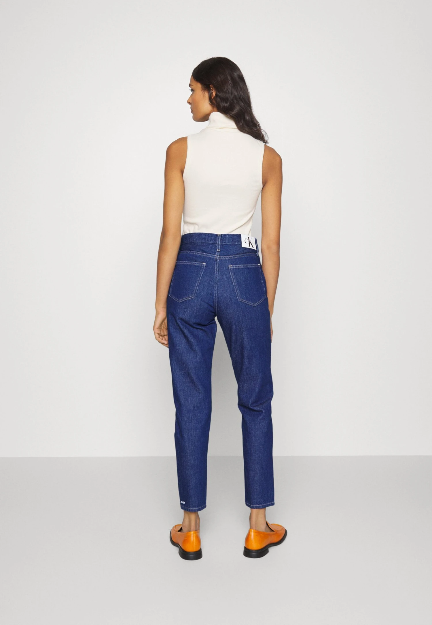 Calvin Klein Jeans Mom - Vaqueros Boyfriend - Denim Medium 5 Calvin Klein Jeans Mom - Vaqueros Boyfriend - Denim Medium - Imagen 3