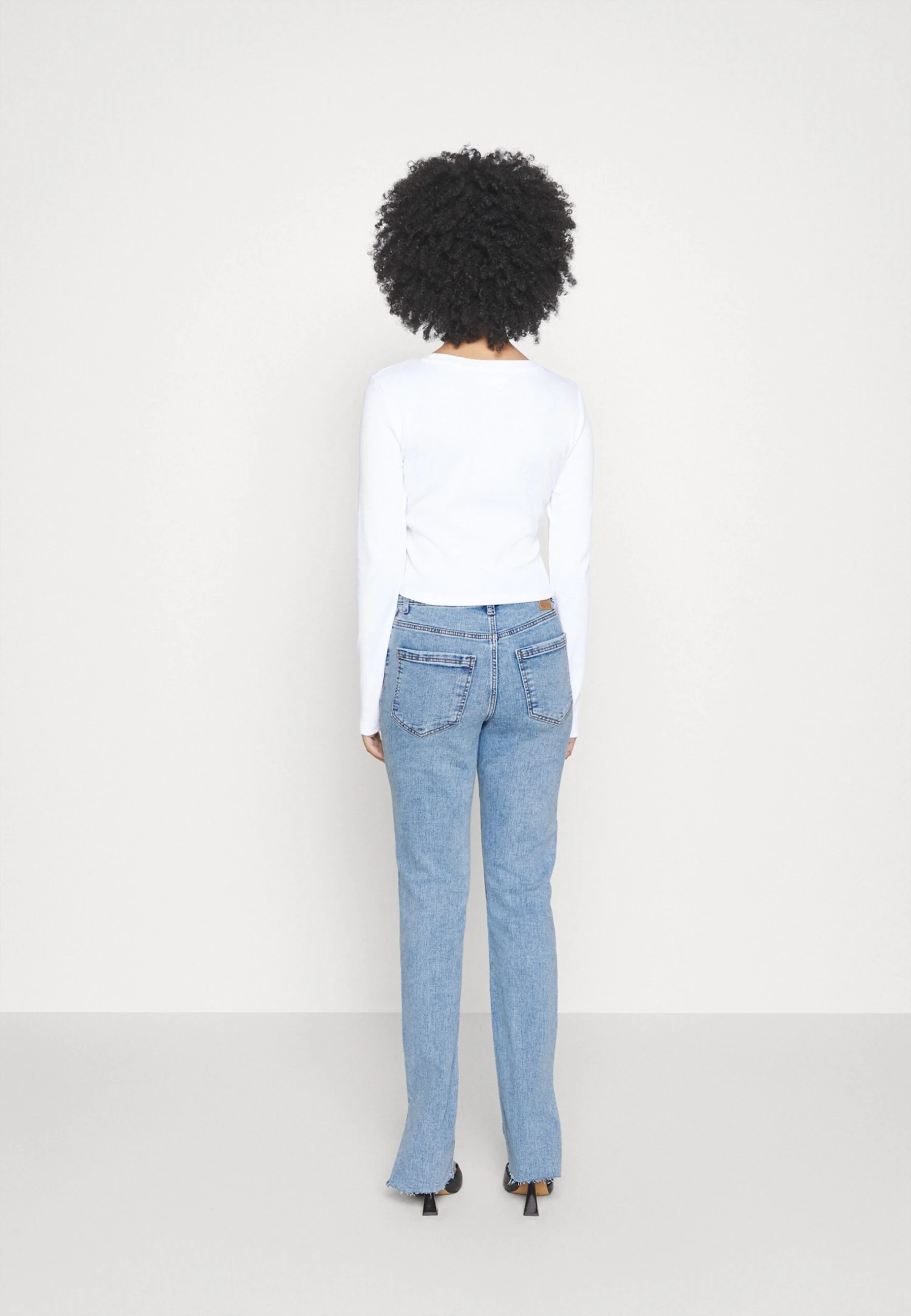 Pieces Petite Pcpeggy Slit - Vaqueros Pitillo - Light Blue Denim 5 Pieces Petite Pcpeggy Slit - Vaqueros Pitillo - Light Blue Denim - Imagen 3