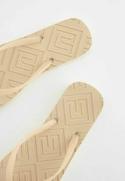 Next Monogram Detailing Standard - Sandalias De Dedo - Sand Natural -Tienda De Moda Femenina 61c8035b05bc461c9e88a05b6acb65ab