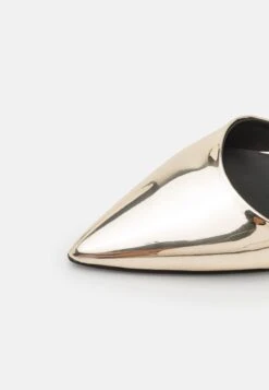 Furla Code Mule- Sandalias - Oro Light -Tienda De Moda Femenina 6653a0834a0c4aba8476fad8380f0ac5