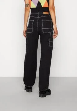 Rikki Straight Legged Pants - Vaqueros Rectos - Black -Tienda De Moda Femenina 676e45eef1de44b5a44076dbe5d62c94