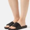 Calvin Klein Chanclas De Baño - Black Mono 2 Calvin Klein Chanclas De Baño - Black Mono -Tienda De Moda Femenina 7157900e097c4a2b8bd51fcbb314993f