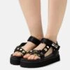 Sandalias Con Plataforma - Black/Gold 2 Sandalias Con Plataforma - Black/Gold -Tienda De Moda Femenina 71fb74c2920f40d08ea09f4c78ea6a36