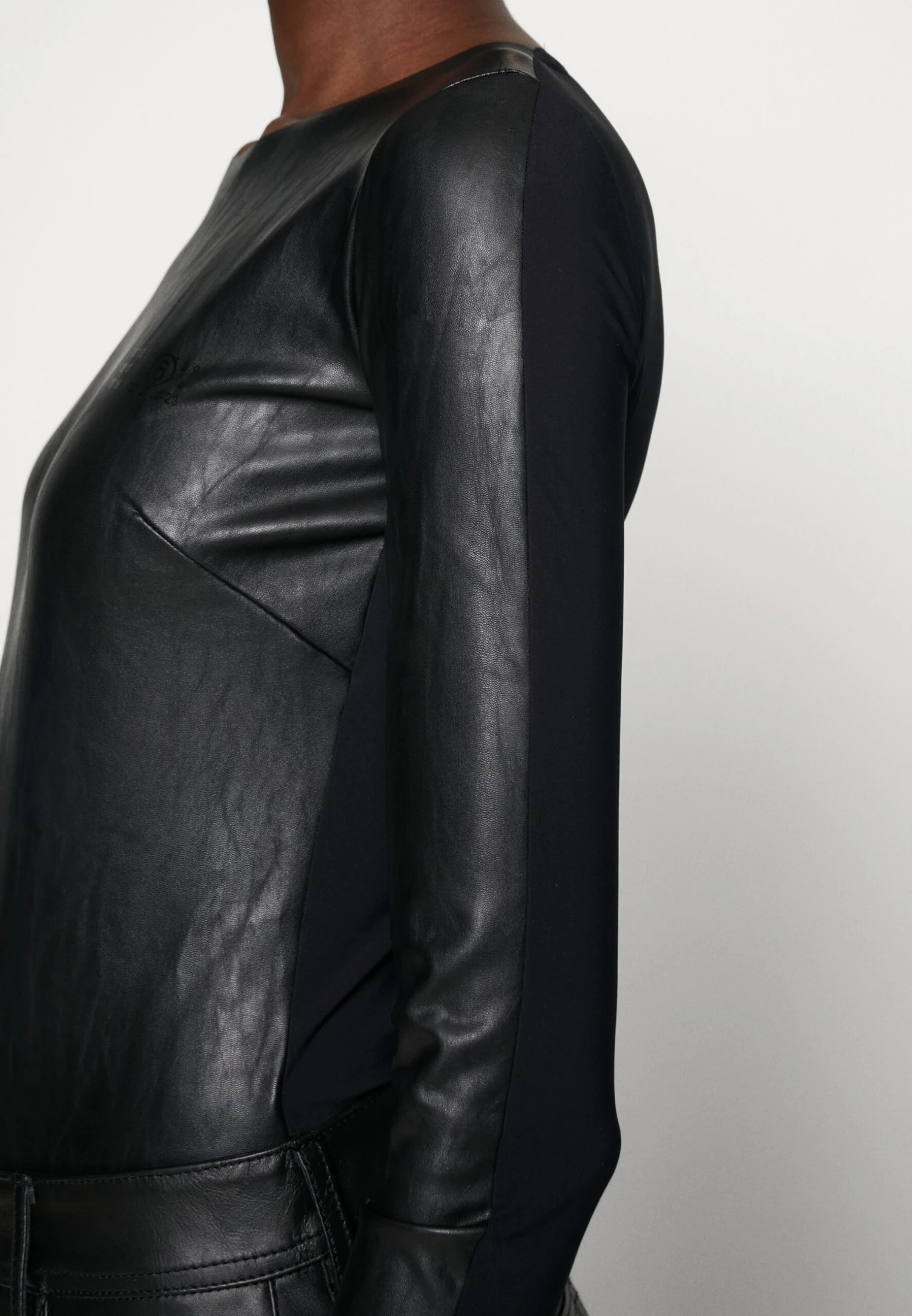 MM6 Maison Margiela Camiseta De Manga Larga - Black 10 MM6 Maison Margiela Camiseta De Manga Larga - Black - Imagen 8