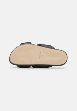 Nubikk Kathy Ruffle - Sandalias Planas - Black -Tienda De Moda Femenina 74a30855f4ec4b63a1628d23c7bfeca3