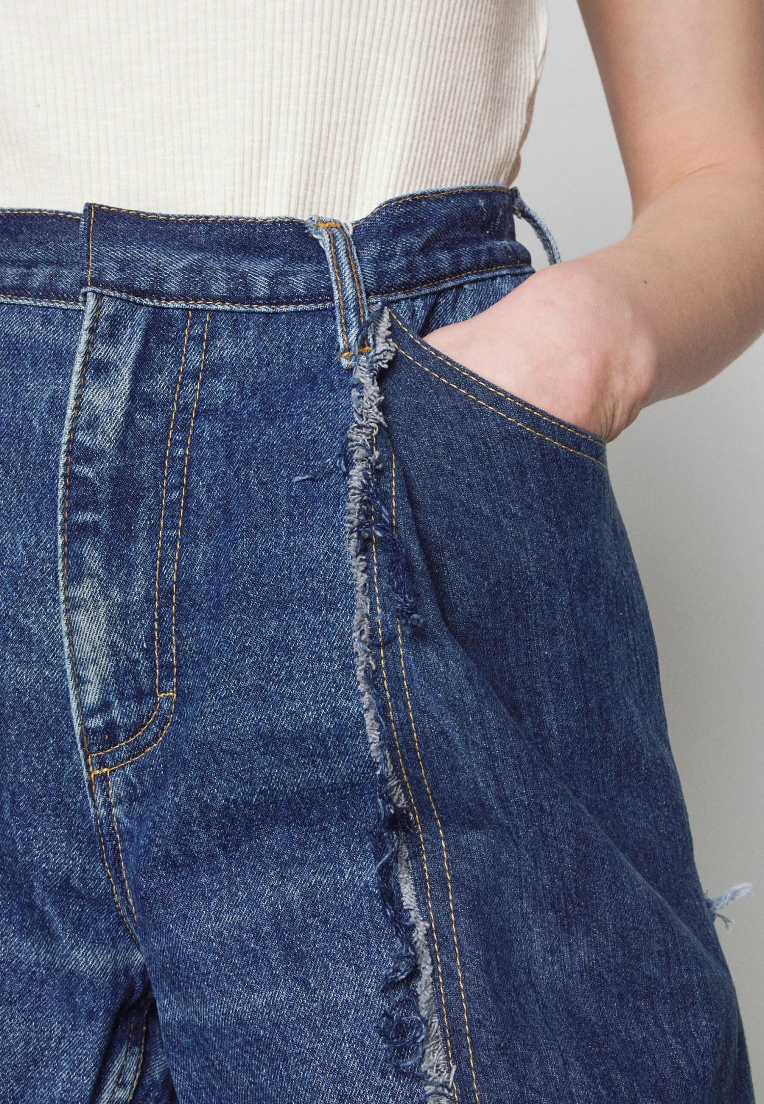 Relaxed Fit Reworked - Shorts Vaqueros - Dark Blue 8 Relaxed Fit Reworked - Shorts Vaqueros - Dark Blue - Imagen 6