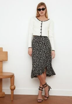 Trendyol Falda Acampanada - Black -Tienda De Moda Femenina 84e8aaf1985d4eefbd5ac1eab82703b4