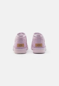 Ugg Classic Ultra - Botines Bajos - Lavender Fog 11 Ugg Classic Ultra - Botines Bajos - Lavender Fog -Tienda De Moda Femenina 86979c9aed78470aa1fd3f6163e7c795