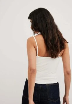 NA-KD Enges Singlet - Top - Offwhite -Tienda De Moda Femenina 88184d2e2a7247409973d2377d262914