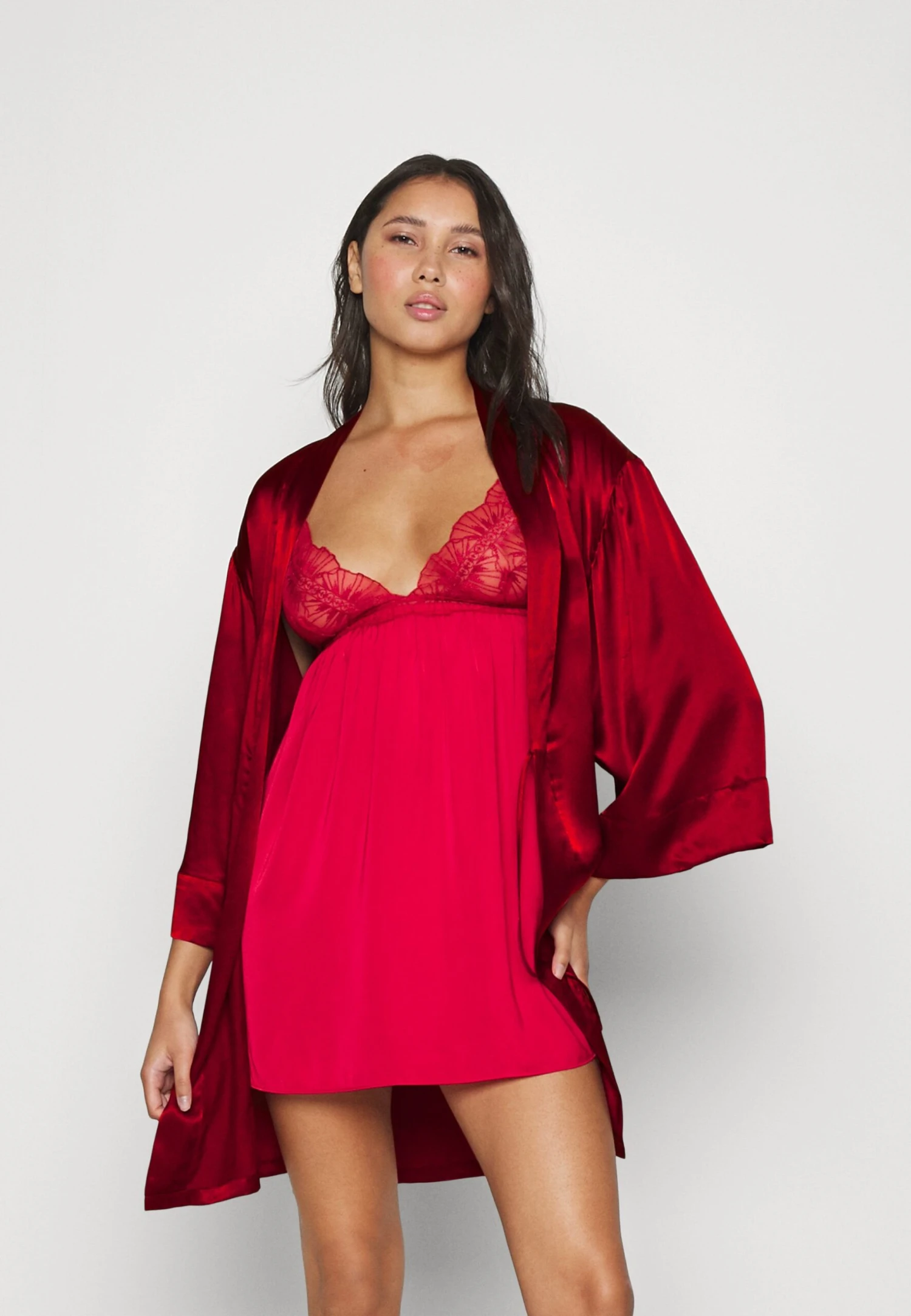 ETAM Pearly- Albornoz - Red 3 ETAM Pearly- Albornoz - Red