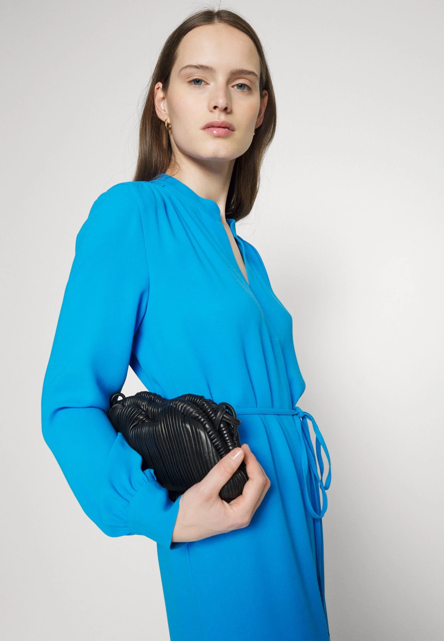 Boss Belted Shirt Dress With Collarless Styling And Button Cuffs - Vestido Informal - Bright Blue 6 Boss Belted Shirt Dress With Collarless Styling And Button Cuffs - Vestido Informal - Bright Blue - Imagen 4