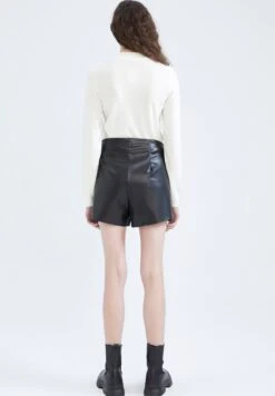 DeFacto Regular Fit- Falda Cruzada - Black -Tienda De Moda Femenina 947a006e6cf744a9a974083c84cb4541