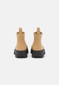 Holzweiler Andy Ancle Boots - Botas De Agua - Camel 12 Holzweiler Andy Ancle Boots - Botas De Agua - Camel -Tienda De Moda Femenina 98ae18d8ce944f33ad055451b6799e9a