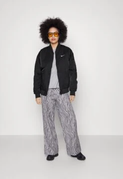 Nike Sportswear Reversible - Chaquetas Bomber - Black -Tienda De Moda Femenina a32d5dd006a04bf8afb52504e89bd05a