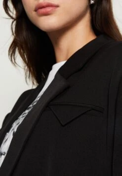 ONLY Onljosha Extra Oversize Blazer- Abrigo Corto - Black 13 ONLY Onljosha Extra Oversize Blazer- Abrigo Corto - Black -Tienda De Moda Femenina a54659f5dbcd41f59e29506457d6100e