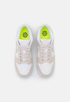 Nike Sportswear Dunk Next Nature - Zapatillas - White/Light Orewood Brown 11 Nike Sportswear Dunk Next Nature - Zapatillas - White/Light Orewood Brown -Tienda De Moda Femenina a58024cffb76453bb103825caa728bca