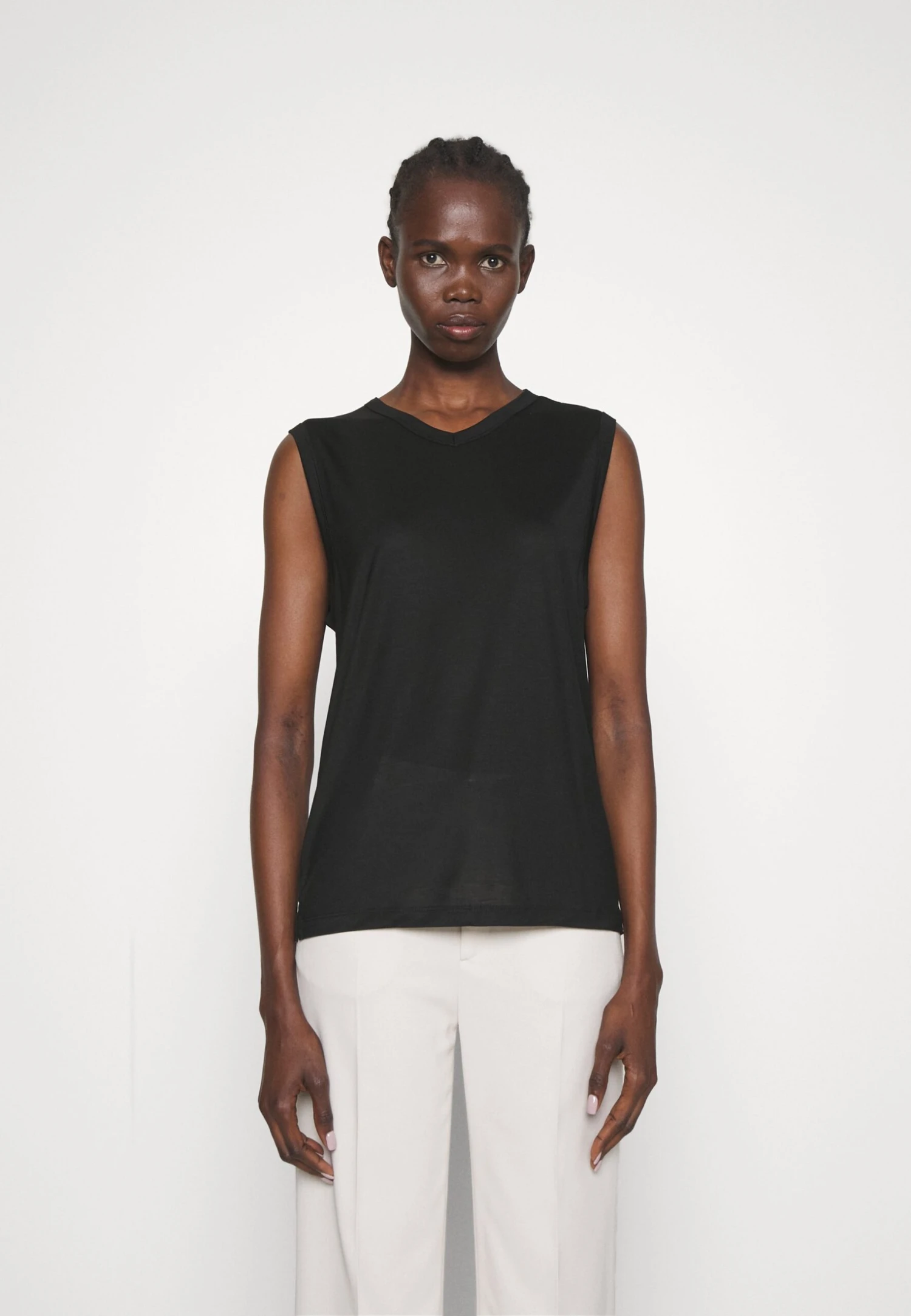Filippa K V-Neck Tank- Top - Black 5 Filippa K V-Neck Tank- Top - Black - Imagen 3