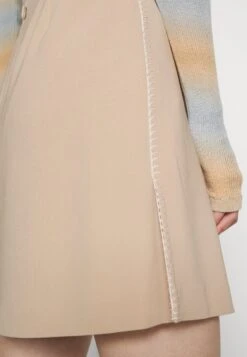 THEORY Minifalda - Beige -Tienda De Moda Femenina ae3ec1def4ed480995868f2eaa809dac