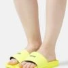 MSGM Chanclas De Baño - Neon Yellow 1 MSGM Chanclas De Baño - Neon Yellow -Tienda De Moda Femenina b1649279ef404bc287483edbe81e0518