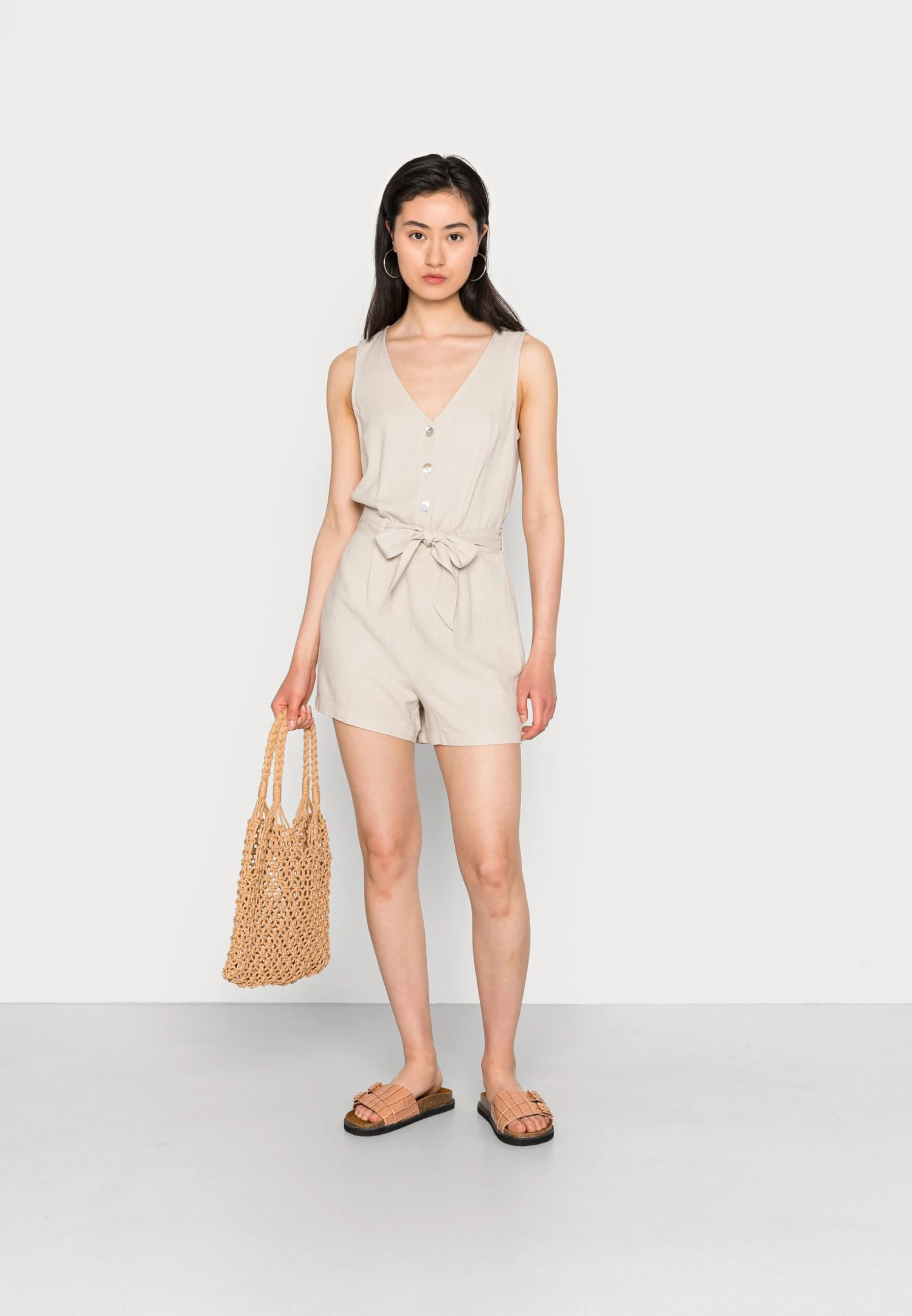 Vero Moda Vmjesmilo Playsuit - Mono - Silver 4 Vero Moda Vmjesmilo Playsuit - Mono - Silver - Imagen 2