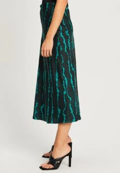 Cove - Falda Acampanada - Emerald Tie Dye Stripe 12 Cove - Falda Acampanada - Emerald Tie Dye Stripe -Tienda De Moda Femenina b7d1d39cac2741e8b4be3e4a8492d606