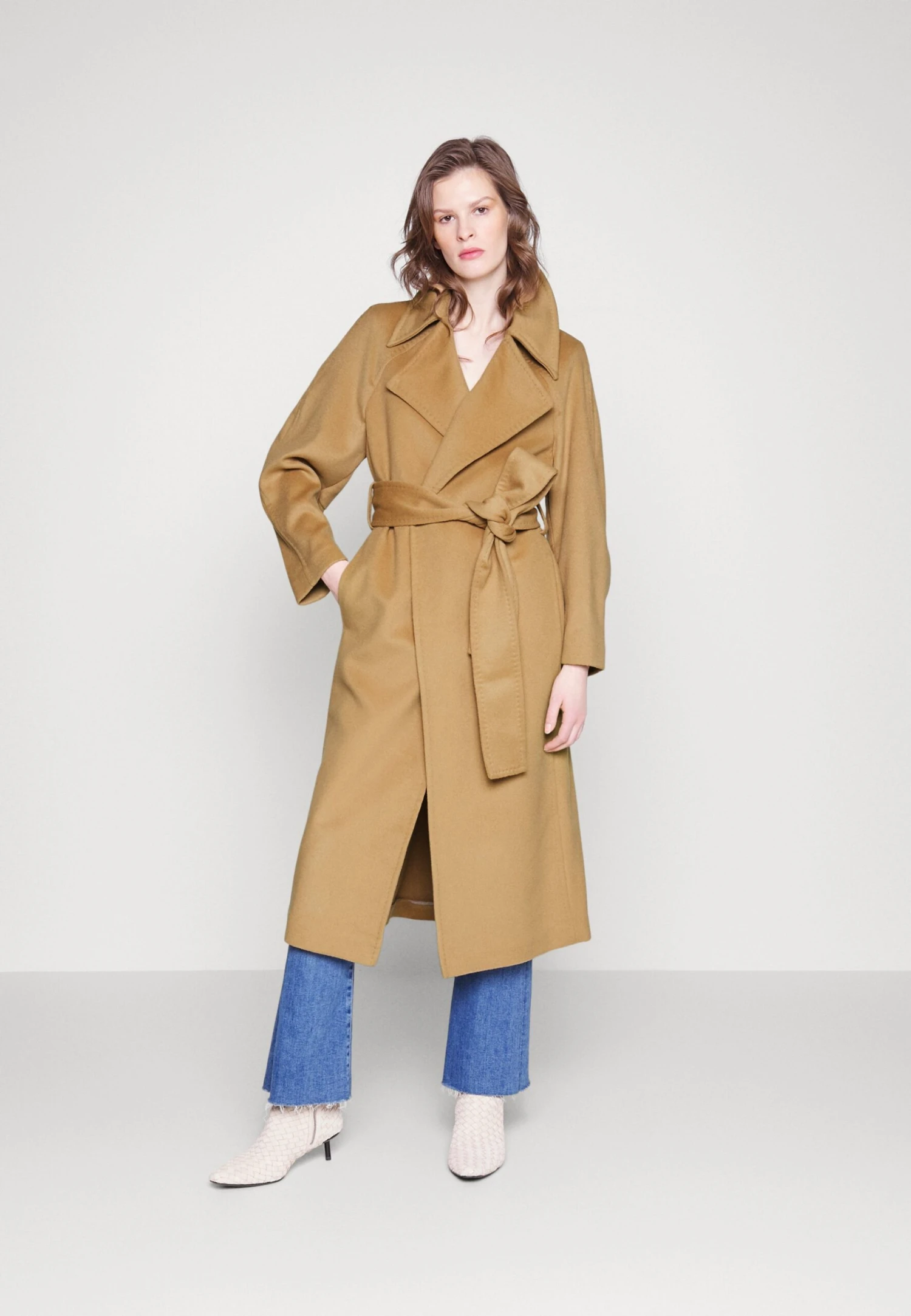 DRYKORN Alperton - Abrigo Clásico - Brown 4 DRYKORN Alperton - Abrigo Clásico - Brown - Imagen 2